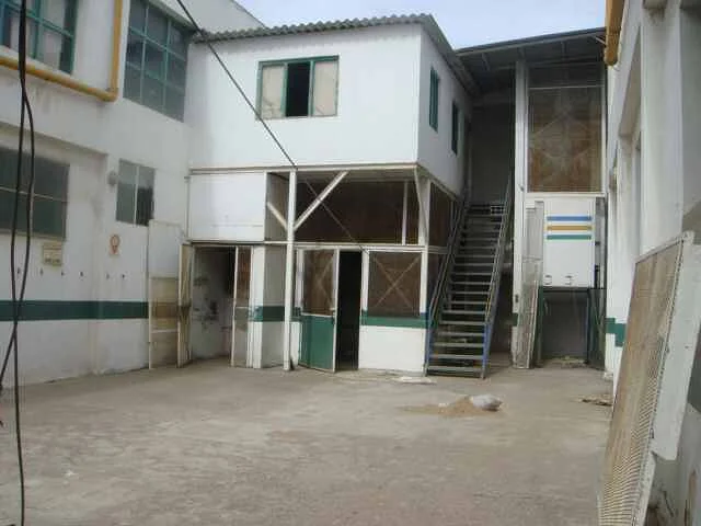 Prachtig commercieel pand in industriële zone CYM