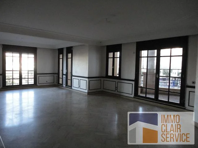 شقة للإيجار في الدار البيضاء