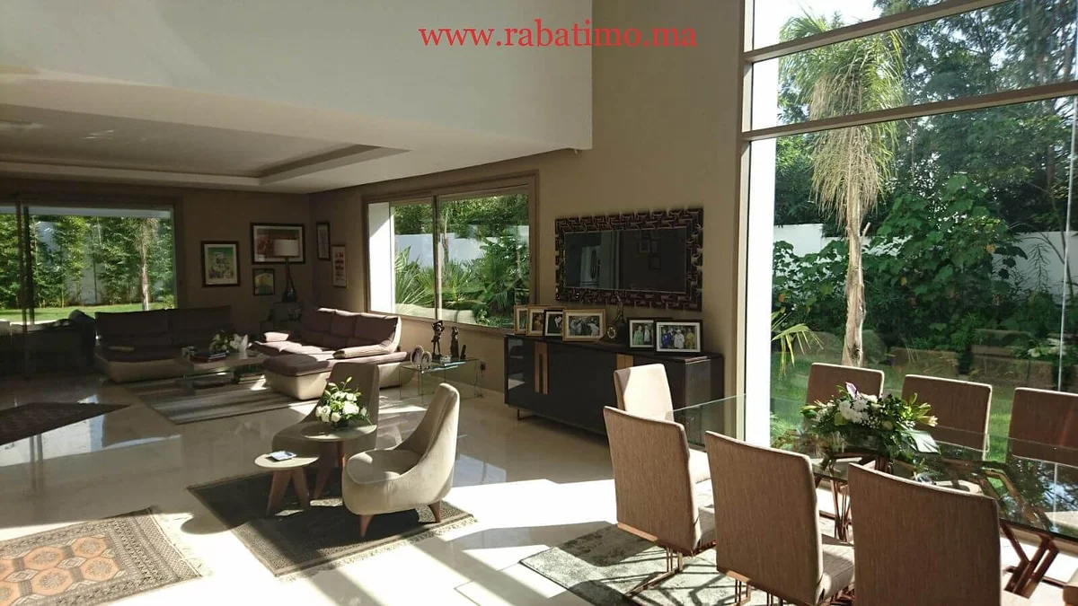 فيلا فاخرة جديدة للبيع