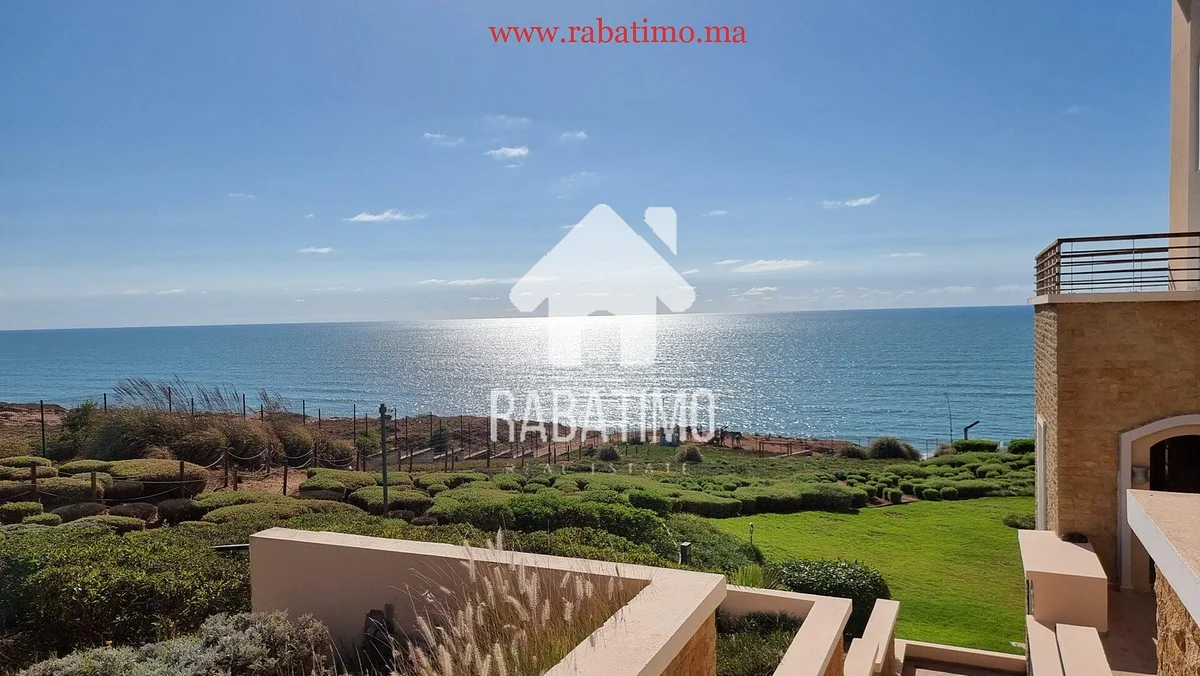 Te koop appartement met uitzicht op zwembad en zee