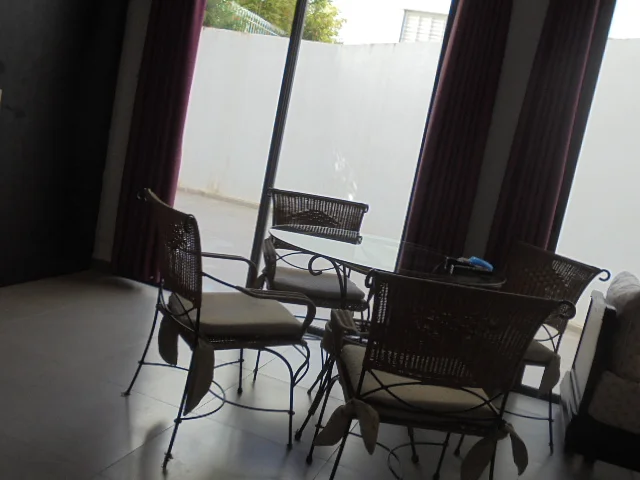 شقة مفروشة حديثة مع تراس في الرباط