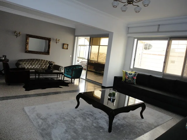 Gemeubeld Appartement met Terras in Casablanca