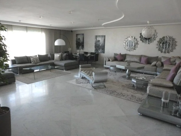Luxueus gemeubeld appartement met terras in Casablanca