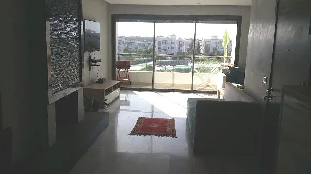 Gemeubeld Appartement met Terras en Zwembad in Casablanca