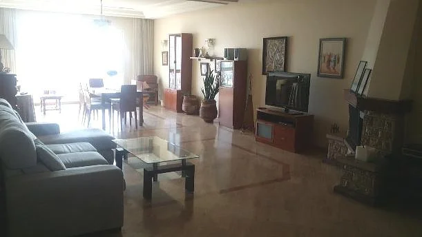 Modern gemeubeld appartement te huur in Racine