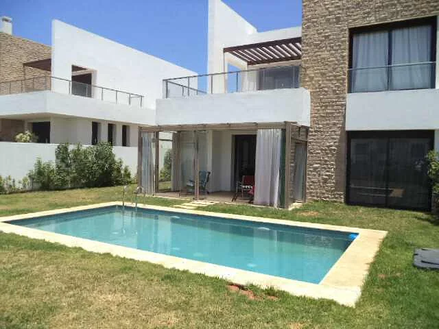 Nieuwe Villa Dichtbij het Strand in Bouknadel