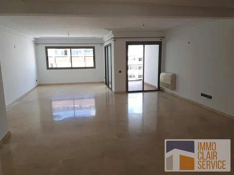 Charming Apartment with Terrace in Racine