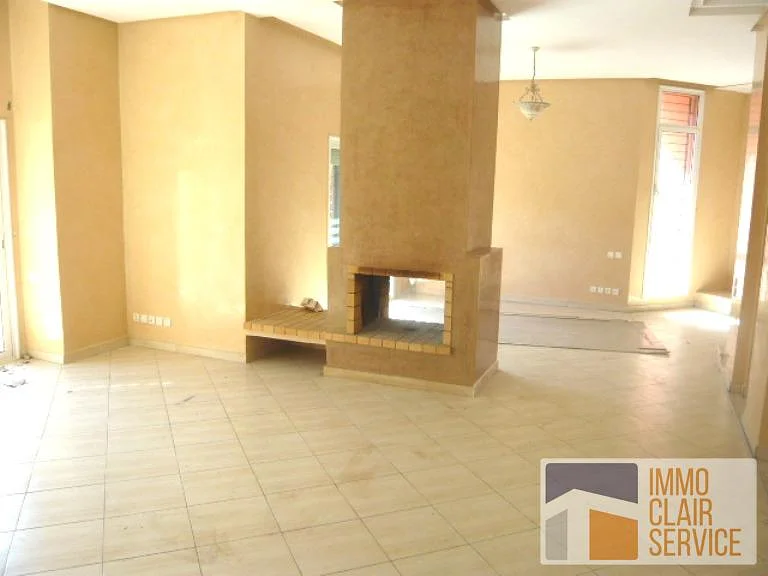 فيلا فاخرة للإيجار في الدار البيضاء