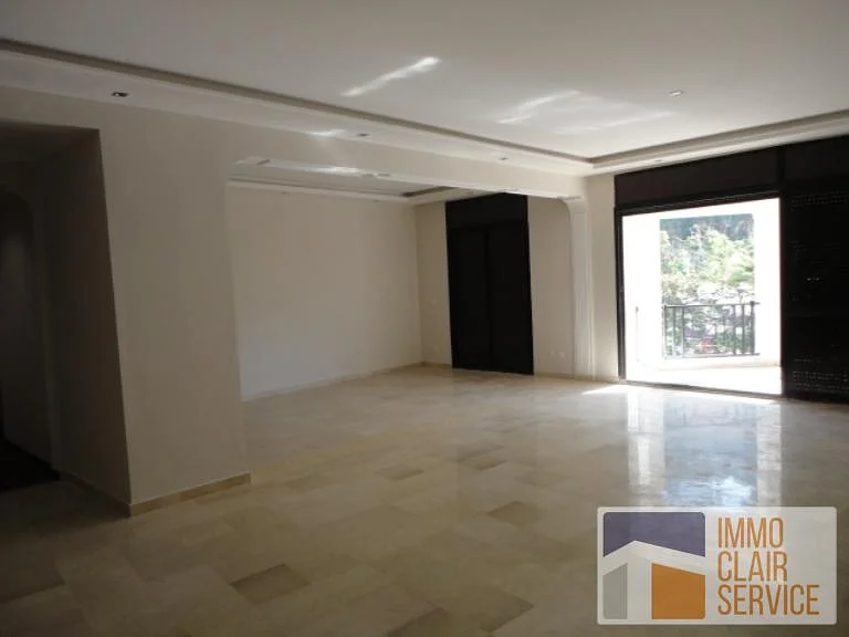 Modern Appartement met Terras en Zwembad in Casablanca