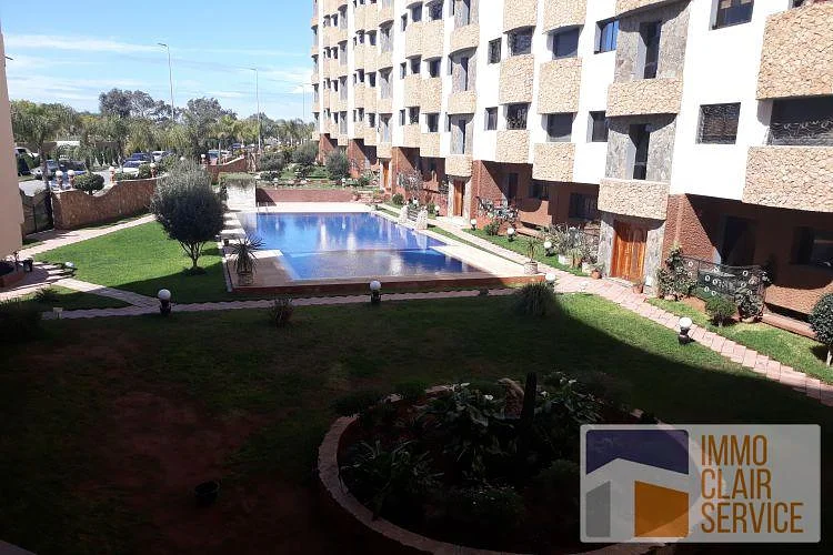 شقة للبيع في تمارة مع حديقة وأمن