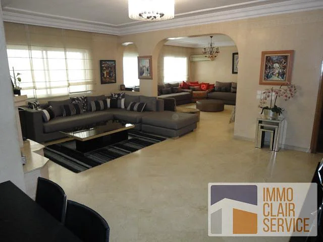 Luxe Appartement met Balkon in Casablanca