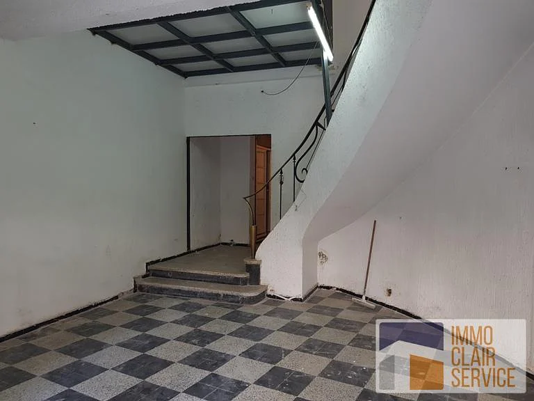 Te Huur: Commercieel Pand in Actieve Locatie