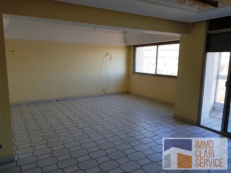 شقة فسيحة بإطلالة جميلة في الدار البيضاء