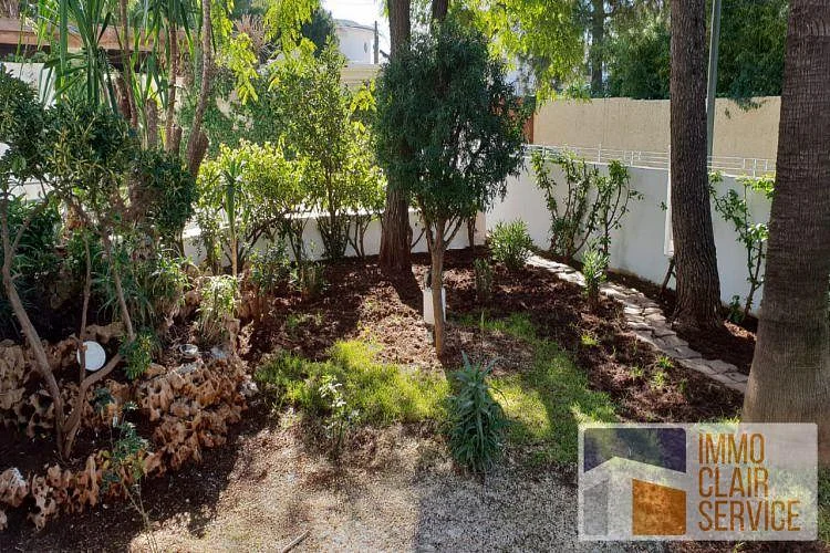 فيلا مميزة مع حديقة ومسبح في مكناس