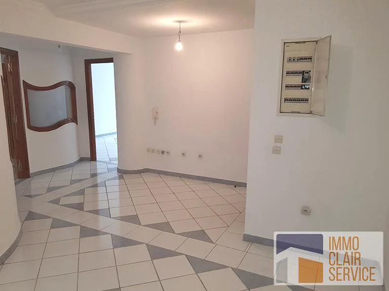 مكتب للبيع في الدار البيضاء على شارع عبد المومن