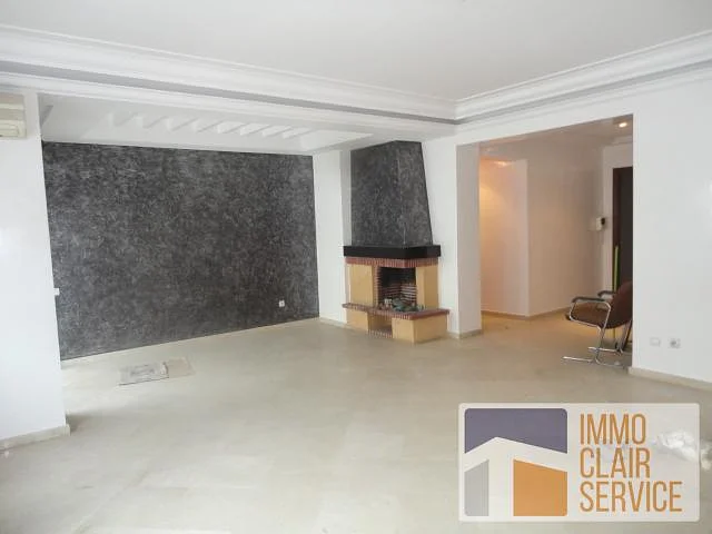 Zonnig Appartement met Terras in Casablanca