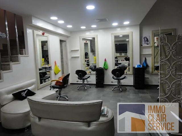 Commercieel Pand in Actieve Galerie Bourgogne