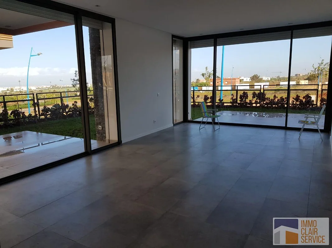 Appartement met Tuin en Zeezicht in Casablanca