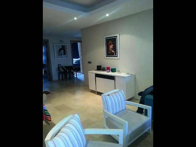 Appartement met uitzicht op zwembad in Bouknadel