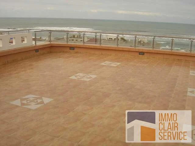 فيلا فاخرة بإطلالة بانورامية على المحيط