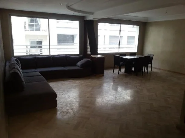 شقة للإيجار في الدار البيضاء بموقع مركزي