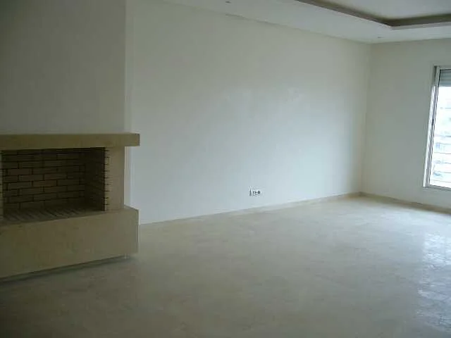 شقة جديدة في الرباط مع مسبح وأمان