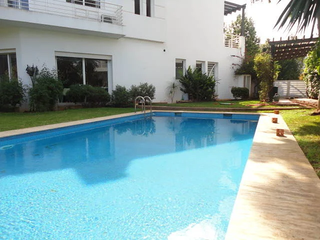 Moderne Villa met Zwembad in Casablanca