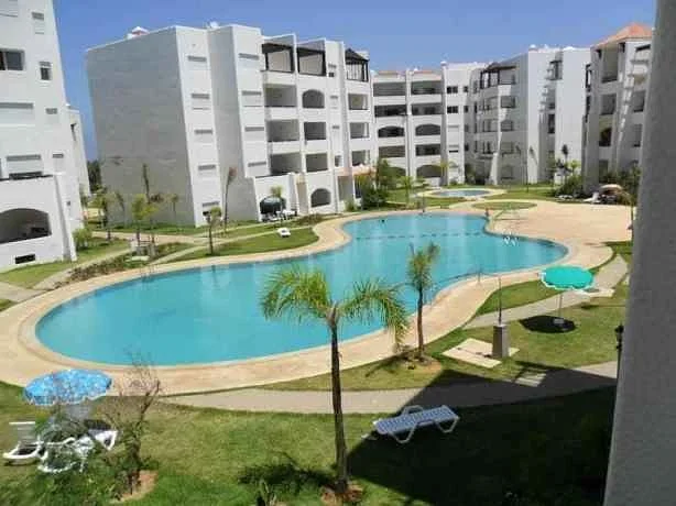 Gemeubeld Appartement met Uitzicht op Zwembad in Larache