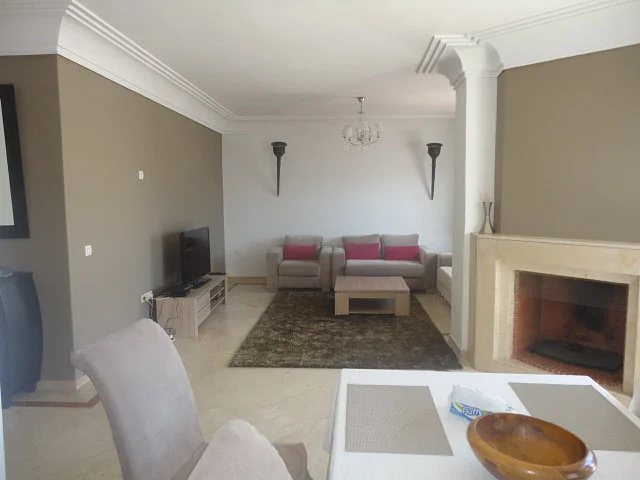 Gemeubeld Appartement met Terras in Casablanca