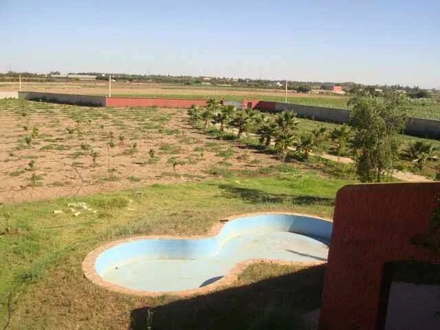 Agrarisch terrein met woonhuis in Salé