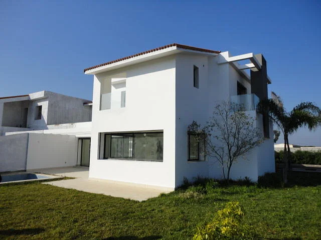 Luxe Villa met Zwembad nabij Golf en Luchthaven