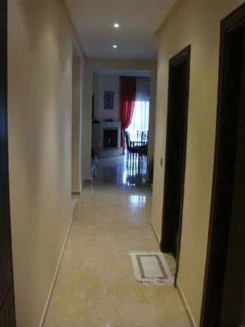 شقة مفروشة في سكيرات مع حديقة ومسبح