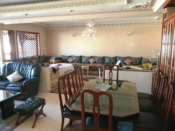 Gerenoveerd Appartement met Garage in Casablanca