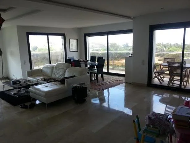 شقة للإيجار في الدار البيضاء مع تراس مميز