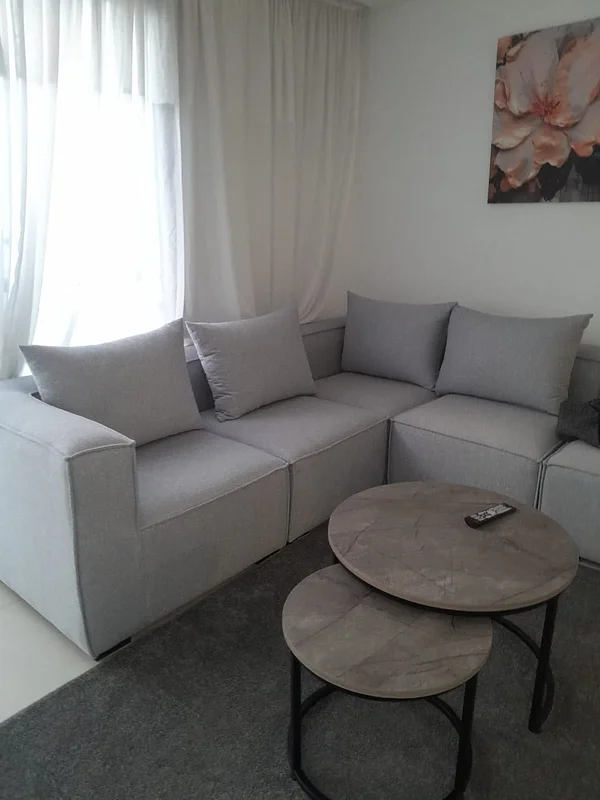 Charmant studio meublé moderne à vendre