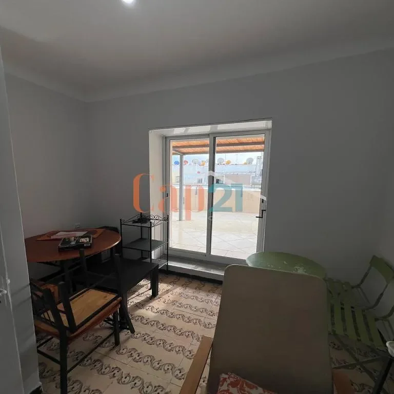 Leeg appartement met terras te huur Boulevard