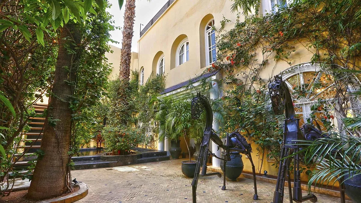 Elegante Villa met Uitzicht op de Bergen