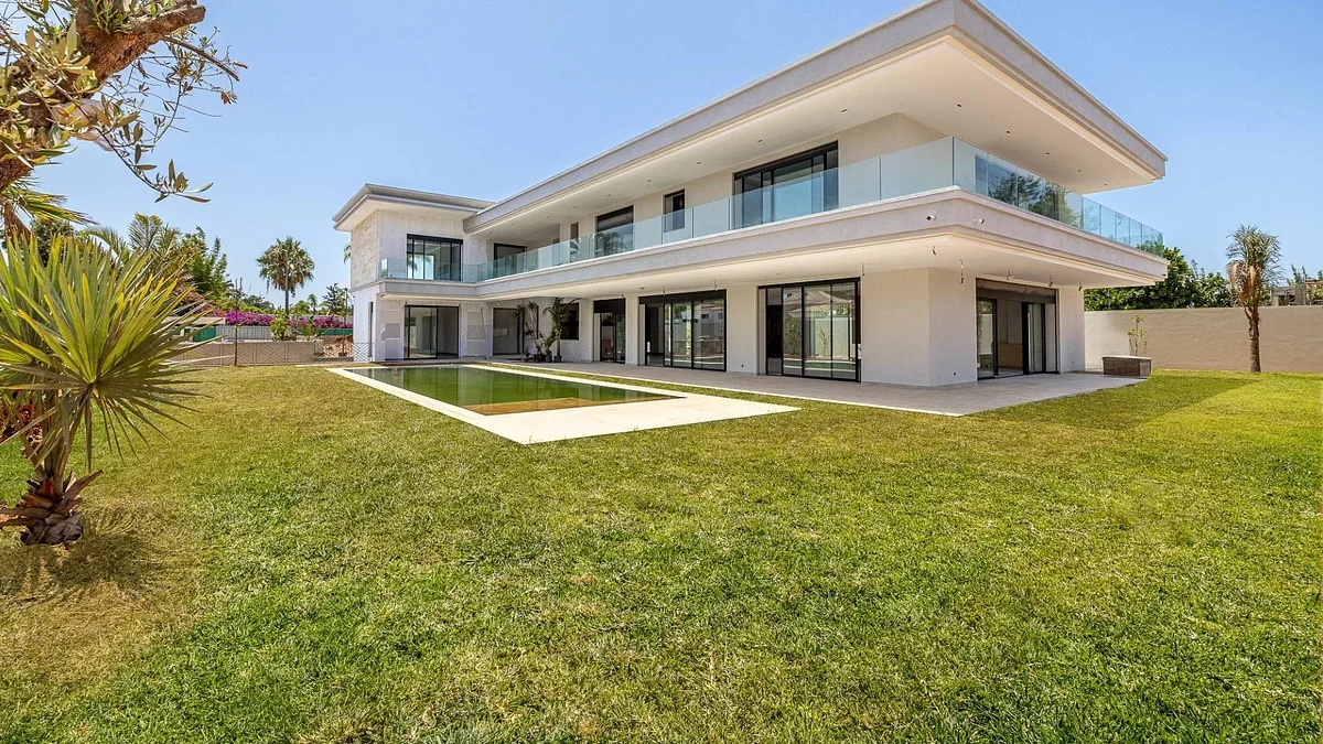 Exceptional Contemporary Villa in Souissi Neighborhood