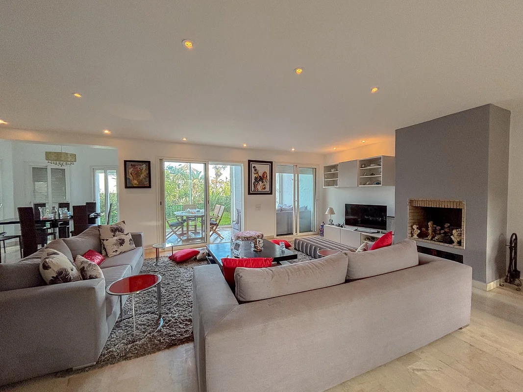 Prachtige Villa met Zeezicht in Dar Bouazza