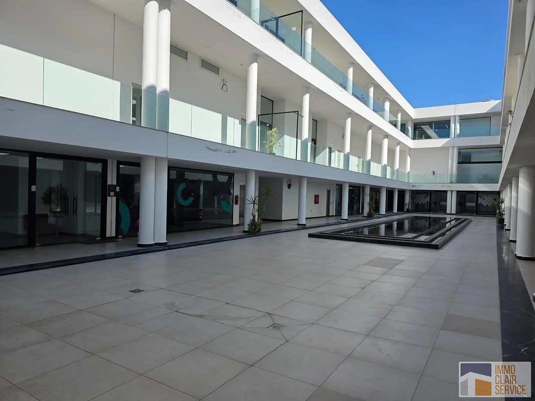 Nieuw commercieel pand in beveiligde buurt Rabat