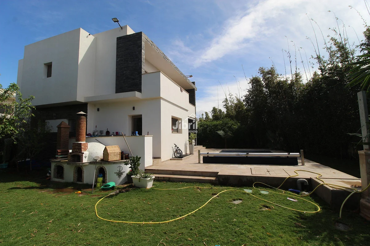 Luxueuze villa in Bensergao met privézwembad en tuin