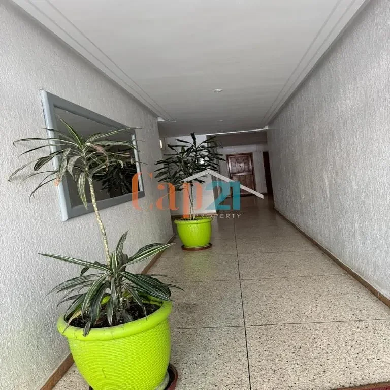 شقة للبيع في حي إداري هادئ وآمن