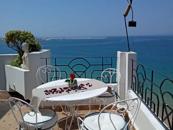 APPARTEMENT AVEC TERRASSE PREMIER LIGNE DE LA PLAGE SURFACE 330 m² / REFERENCE : VTAA6321