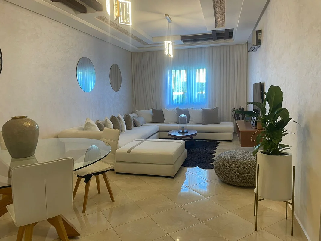 شقة للإيجار في حي بوبانا جولف مع حديقة