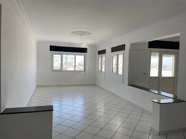 شقة للإيجار في طنجة مع تراس في حي برشيد