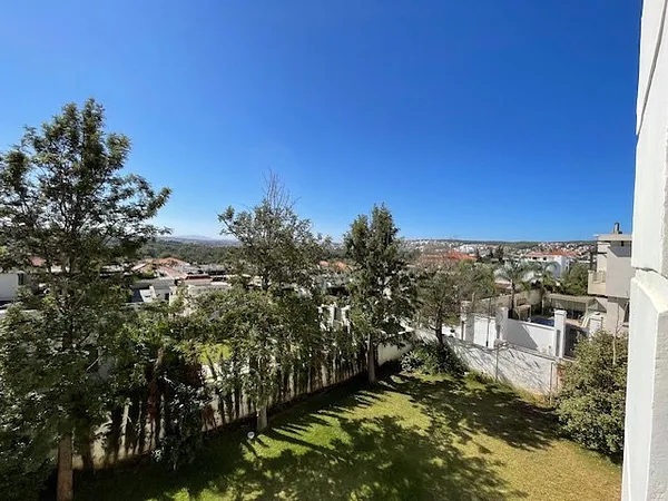 Prachtige Duplex met Terras en Tuin in Jbel El Kebir