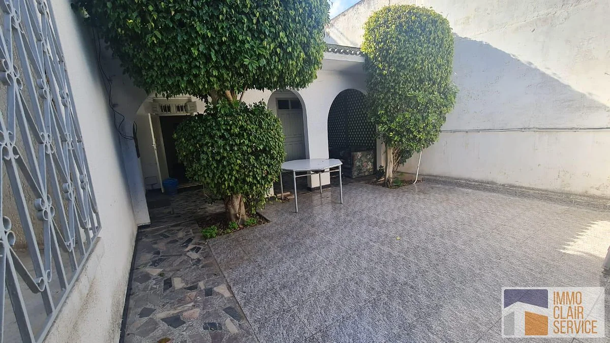 فيلا للبيع في الرباط مع حديقة