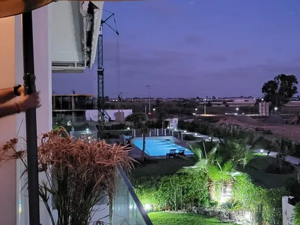 Appartement met directe toegang tot zwembad en strand