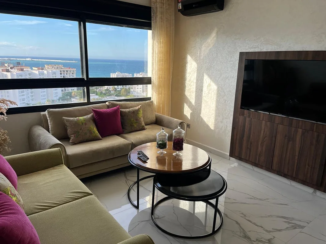 APPARTEMENT A LOUER A TANGER VUE MER AVEC TERRASSE / REFERENCE: LTAAM1143