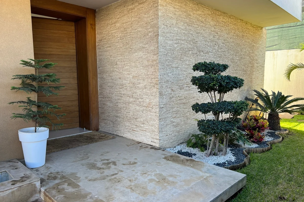 Sunny Luxury Villa in a Gated Community